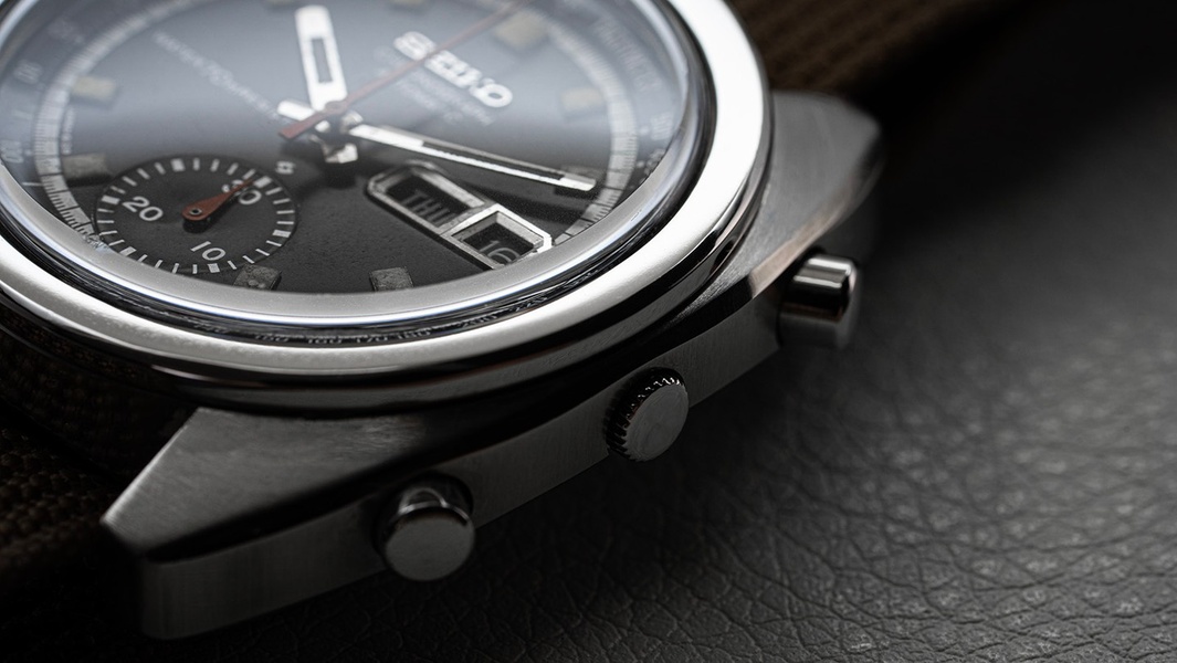 chronograph watch, wrist watch, analog watch, sports watch, mens watch, bestseller push, minimalist, luxurious, trustworthy, neutral, black